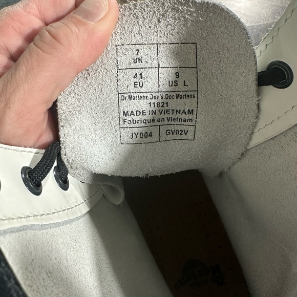 White Dr. Marten’s boots size 9 - Picture 4 of 4